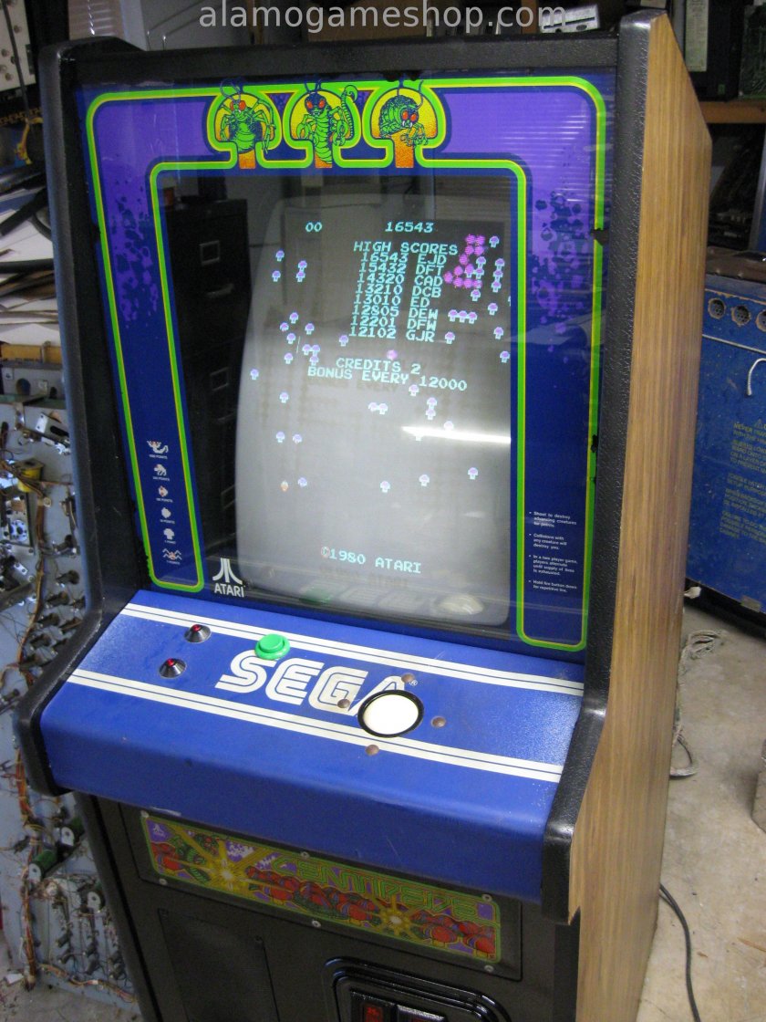 Centipede Video Game by Atarii 1980 - Click Image to Close