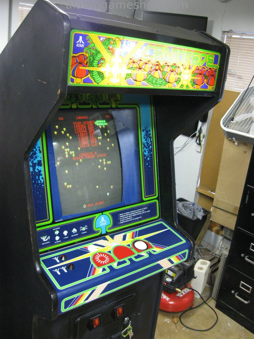 Centipede upright video game by Atari 1 - Click Image to Close