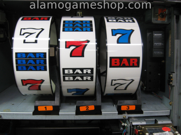 (image for) IGT Slot, Double, Red White and Blue 1