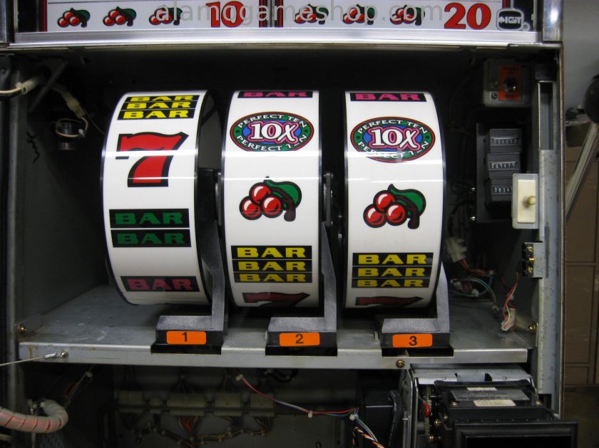 Perfect 10x Slot Machine by IGT 1993 - Click Image to Close