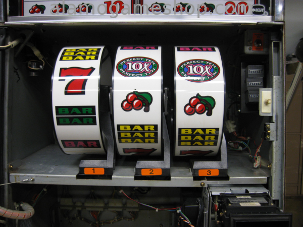 (image for) Perfect 10x Slot Machine by IGT 1993