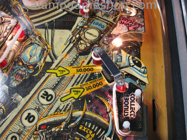 (image for) Space Invaders pinball by Bally 1980