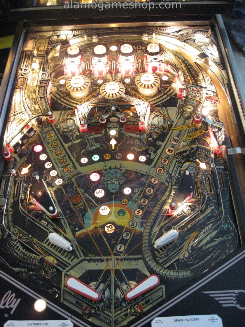 Space Invaders pinball by Bally 1980 - Click Image to Close