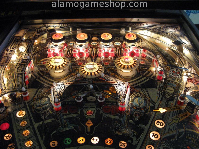 Space Invaders pinball by Bally 1980 - Click Image to Close