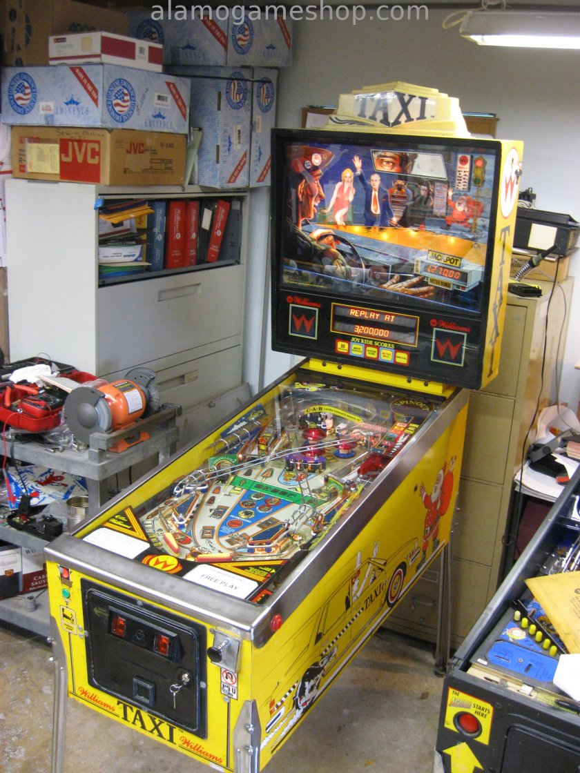 Taxi Pinball by Williams 1988 - Click Image to Close