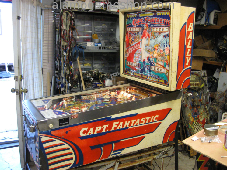 (image for) Captain Fantastic pinball by Bally 1976