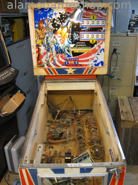 (image for) Pioneer pinball by Gottlieb 1975