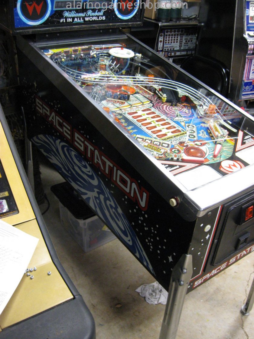 Space Station pinball by Williams 1987 - Click Image to Close