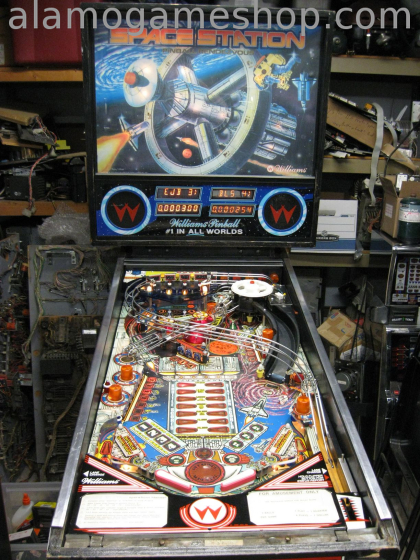 (image for) Space Station pinball by Williams 1987